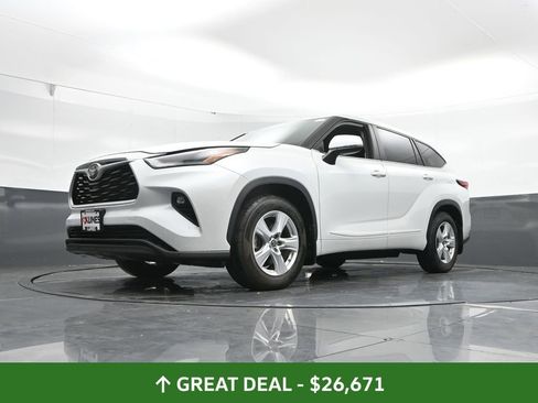 Used 2023 Toyota Highlander LE image 52