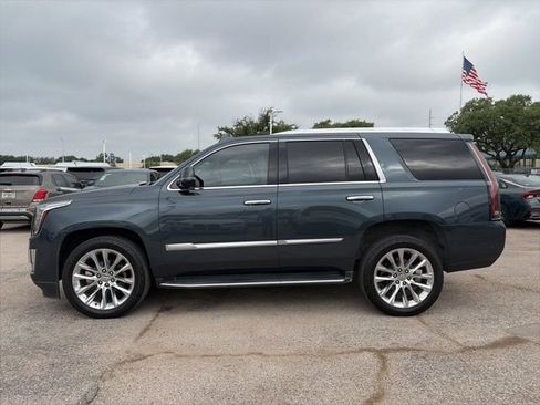 Used 2019 Cadillac Escalade Luxury RWD image 5