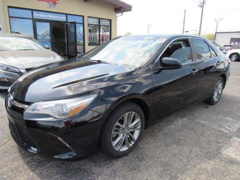 Used 2016 Toyota Camry SE w/ Moonroof Package image 3