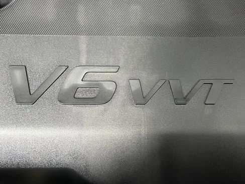 Used 2022 Chevrolet Traverse LT image 9