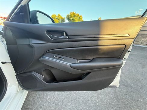 Used 2025 Nissan Altima 2.5 S FWD image 35