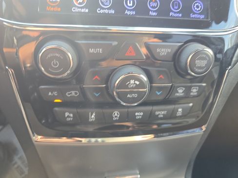 Used 2020 Jeep Grand Cherokee Laredo w/ Laredo X Package image 30