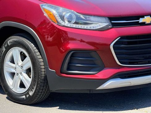 Used 2017 Chevrolet Trax LT w/ LT Convenience Package FWD image 10