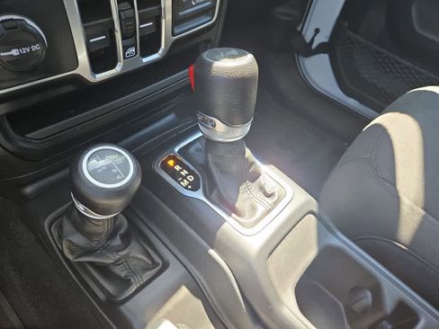 Used 2023 Jeep Wrangler Unlimited AWD/4WD image 32