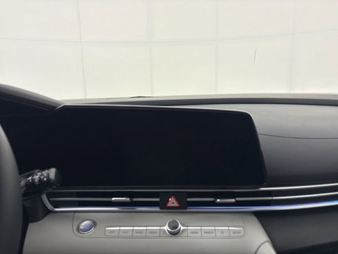 New 2026 Hyundai Elantra Limited FWD image 25