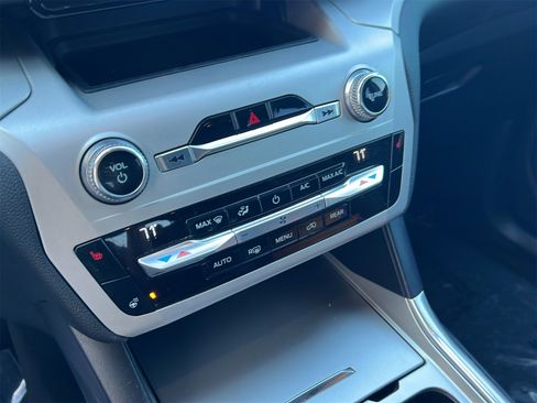 Used 2020 Ford Explorer XLT w/ Equipment Group 202A image 22