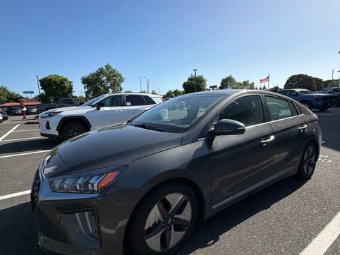Used 2022 Hyundai Ioniq Limited FWD image 1
