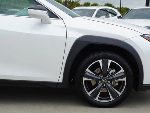 Certified 2025 Lexus UX 300h FWD w/ Accessory Package (Z2) image 9