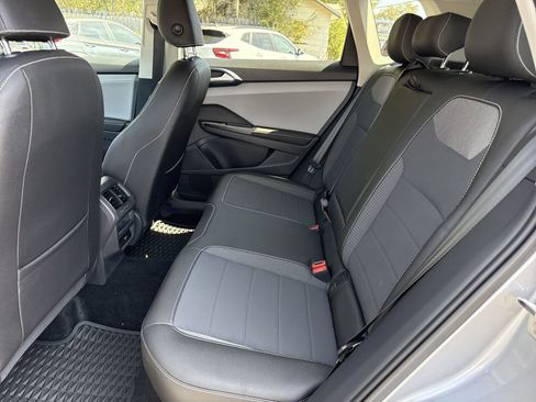 Used 2024 Volkswagen Taos SE image 10