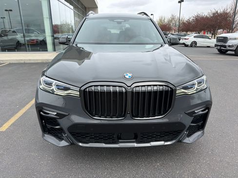Used 2022 BMW X7 M50i image 2