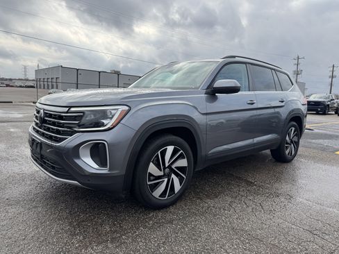 Used 2025 Volkswagen Atlas SE image 1