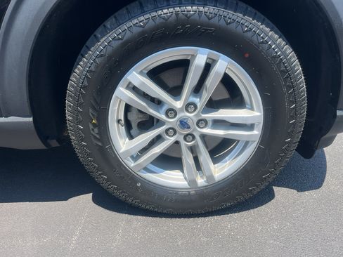 Certified 2021 Ford Explorer XLT w/ Equipment Group 202A AWD/4WD image 9