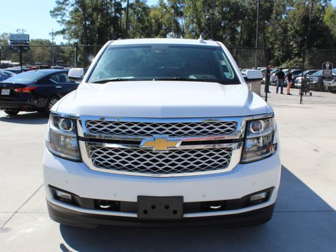 Used 2017 Chevrolet Suburban LT w/ LT Signature Package image 4