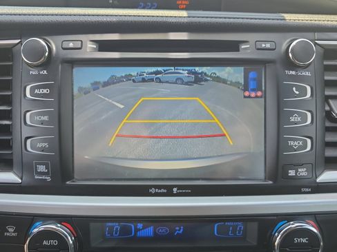 Used 2014 Toyota Highlander Limited w/ Driver Technology Package FWD image 19