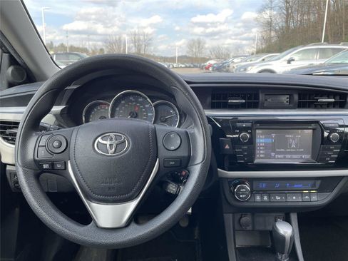 Used 2015 Toyota Corolla LE image 11