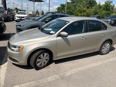 Used 2014 Volkswagen Jetta SE FWD image 3