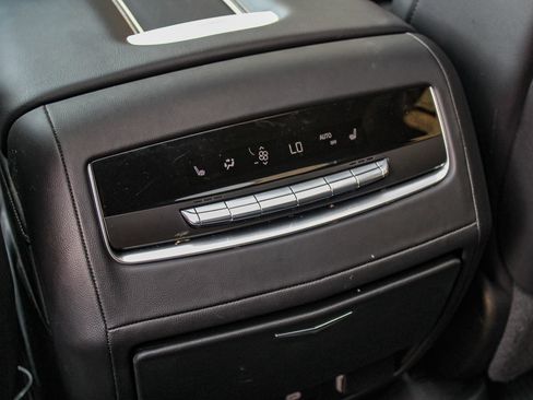 Used 2023 Cadillac Escalade ESV Premium Luxury AWD/4WD image 28