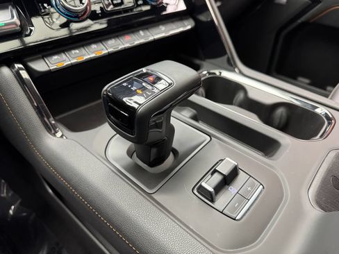Used 2023 GMC Sierra 1500 AT4 w/ AT4 Premium Package AWD/4WD image 19