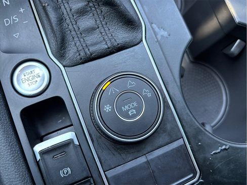 Used 2018 Volkswagen Atlas SE AWD/4WD image 30