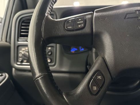 Used 2004 Chevrolet Silverado 2500 LS w/ Snow Plow Prep Package image 9