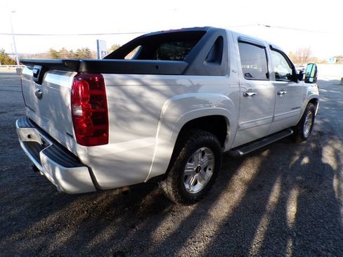 Used 2010 Chevrolet Avalanche LT w/ Suspension Package, Off-Road image 4