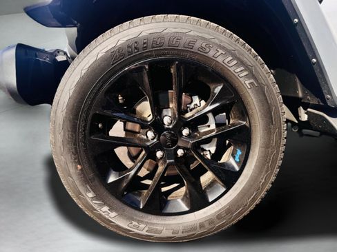 Used 2022 Jeep Wrangler Unlimited Sahara w/ Cold Weather Group image 9