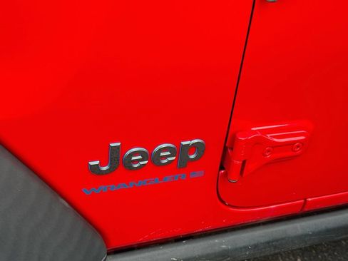 Used 2023 Jeep Wrangler Unlimited Rubicon 4xe w/ Cold Weather Group AWD/4WD image 34
