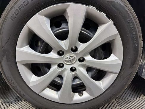 Used 2022 Toyota Corolla LE FWD image 33