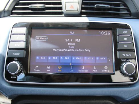 Used 2025 Nissan Versa SV FWD image 19