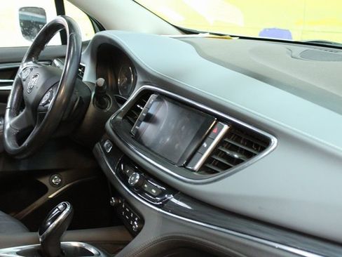 Used 2019 Buick Enclave Essence image 10