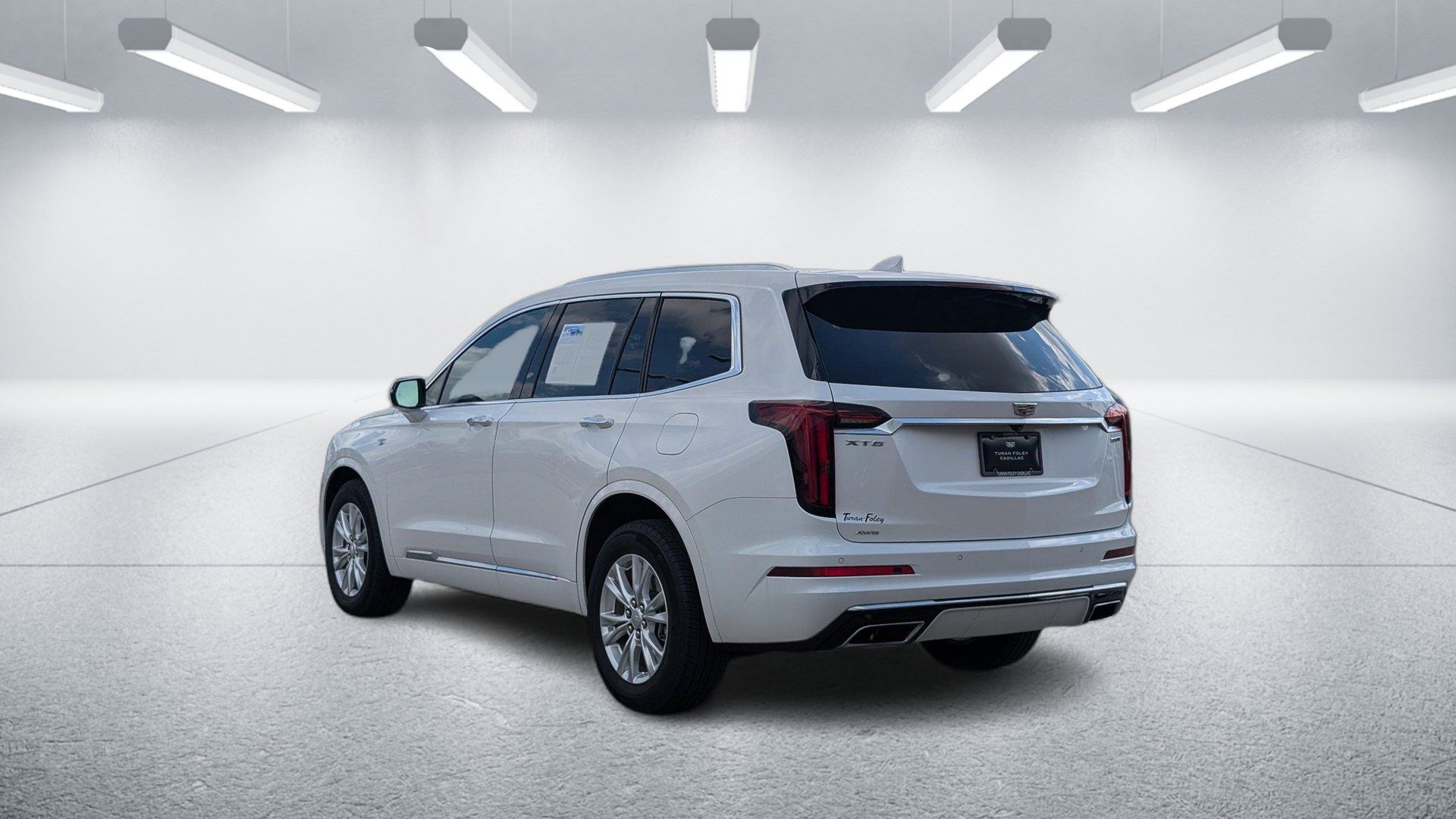 Certified 2024 Cadillac XT6 Luxury w/ LPO, Floor Liner Package AWD/4WD image 3