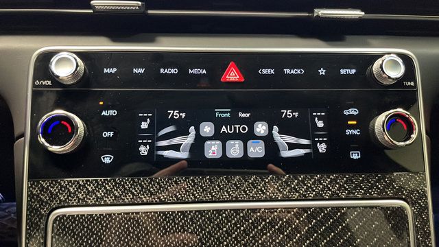 Used 2025 Genesis GV80 3.5T e-SC AWD/4WD image 18