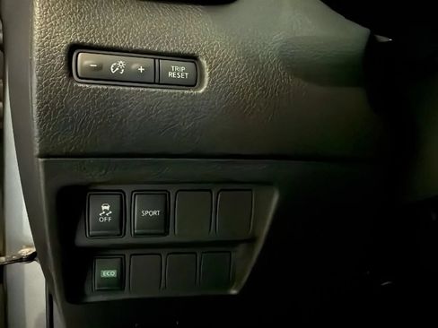Used 2015 Nissan Rogue S FWD image 17