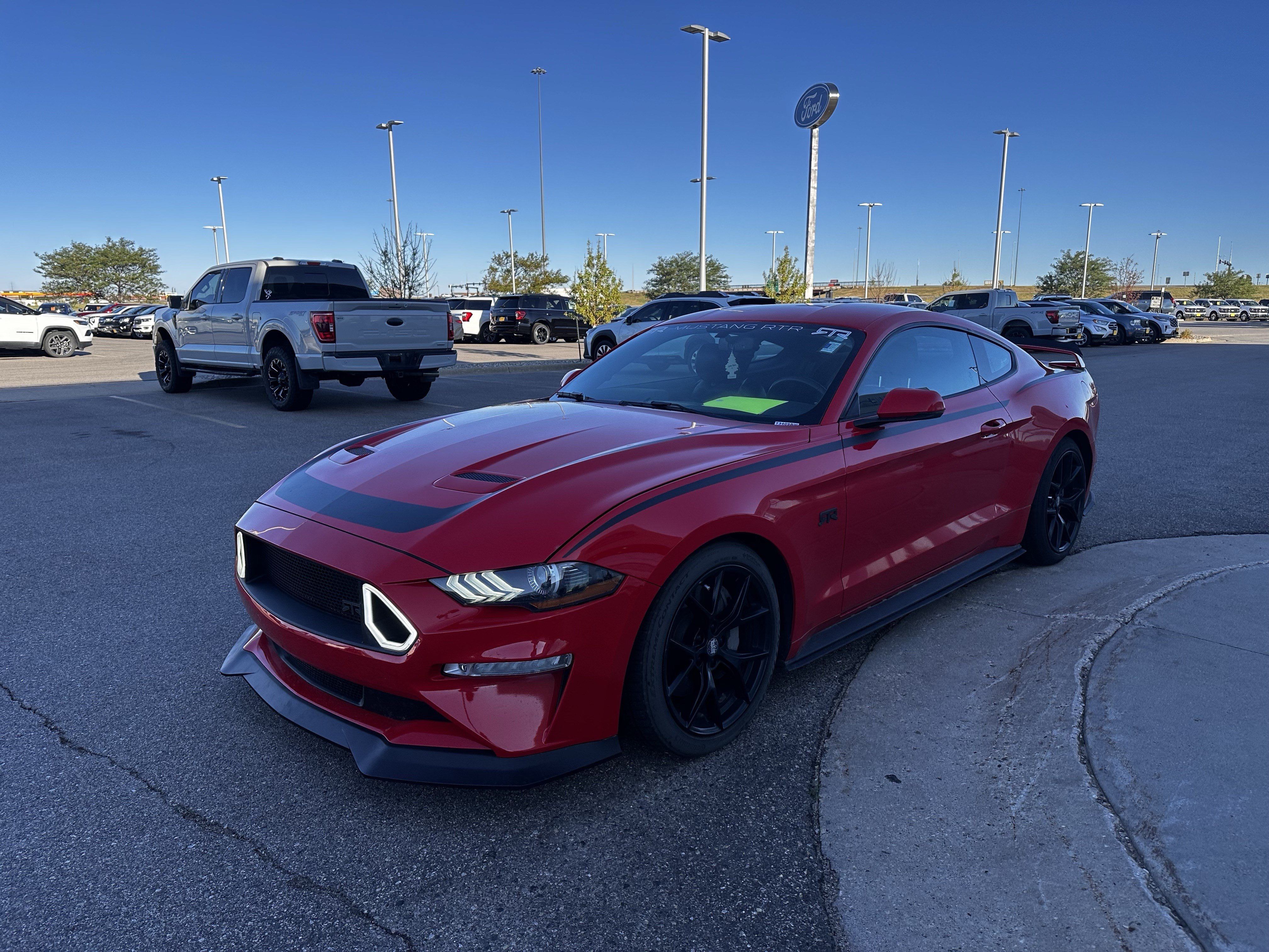 Used 2019 Ford Mustang Premium w/ Ecoboost Performance Package RWD image 3