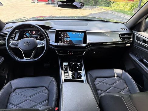 Used 2025 Volkswagen Atlas Cross Sport SE FWD image 18