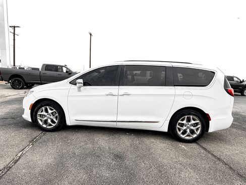 Used 2020 Chrysler Pacifica Limited image 8