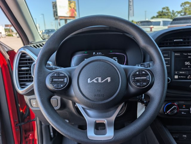 Used 2025 Kia Soul LX FWD image 23