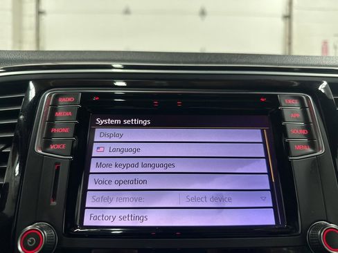 Used 2019 Volkswagen Beetle 2.0T SE image 28