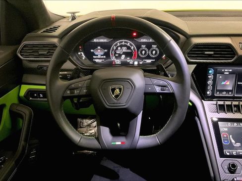 Used 2024 Lamborghini Urus S AWD/4WD image 9