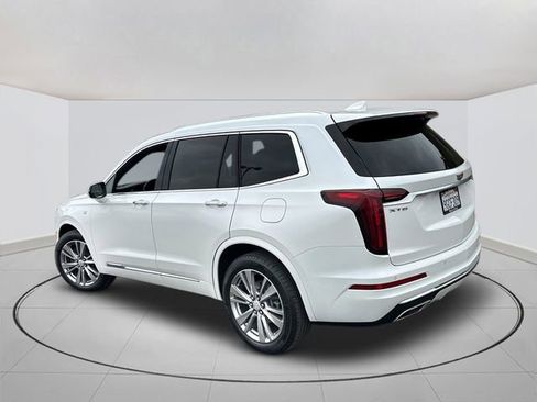 Certified 2023 Cadillac XT6 Premium Luxury FWD image 3