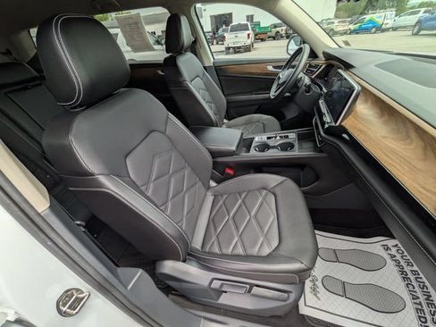 Used 2024 Volkswagen Atlas SE AWD/4WD image 20