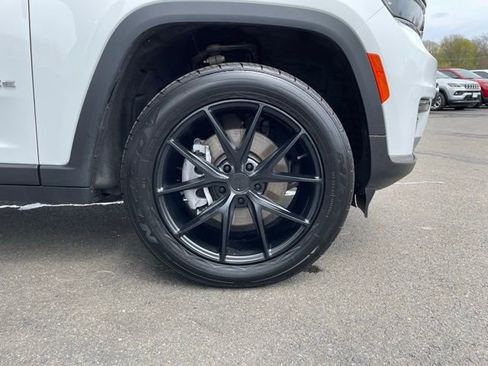 Used 2023 Jeep Grand Cherokee L Limited AWD/4WD image 38
