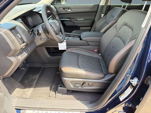 New 2026 Nissan Pathfinder Platinum FWD image 5
