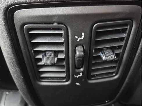 Used 2025 Dodge Durango GT AWD/4WD image 13
