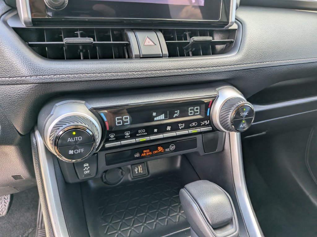 Used 2024 Toyota RAV4 XLE AWD/4WD image 25
