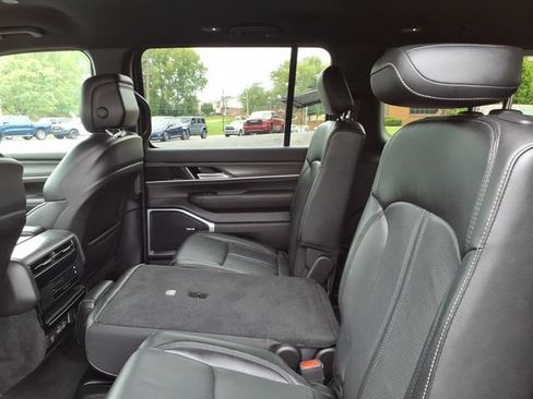 Used 2024 Jeep Wagoneer L Series II w/ Flexible Seating Group AWD/4WD image 20
