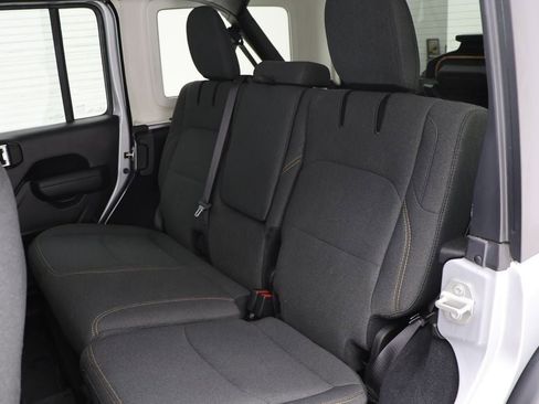 Used 2024 Jeep Wrangler Unlimited image 12