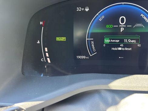 Used 2025 Toyota Camry LE image 21