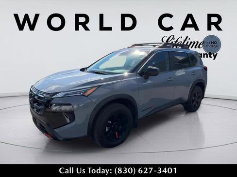 Used 2025 Nissan Rogue SV AWD/4WD image 3