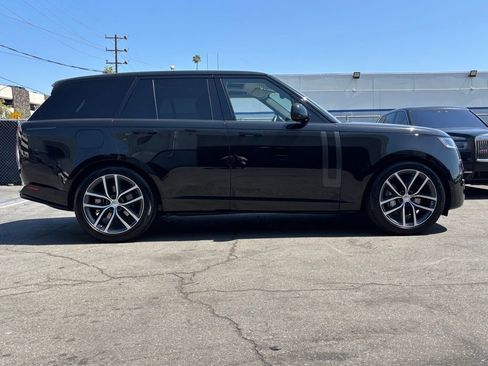 Used 2024 Land Rover Range Rover SE image 3